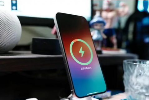 道孚苹果15换屏服务分享用什么充电器给iPhone15充电更好 